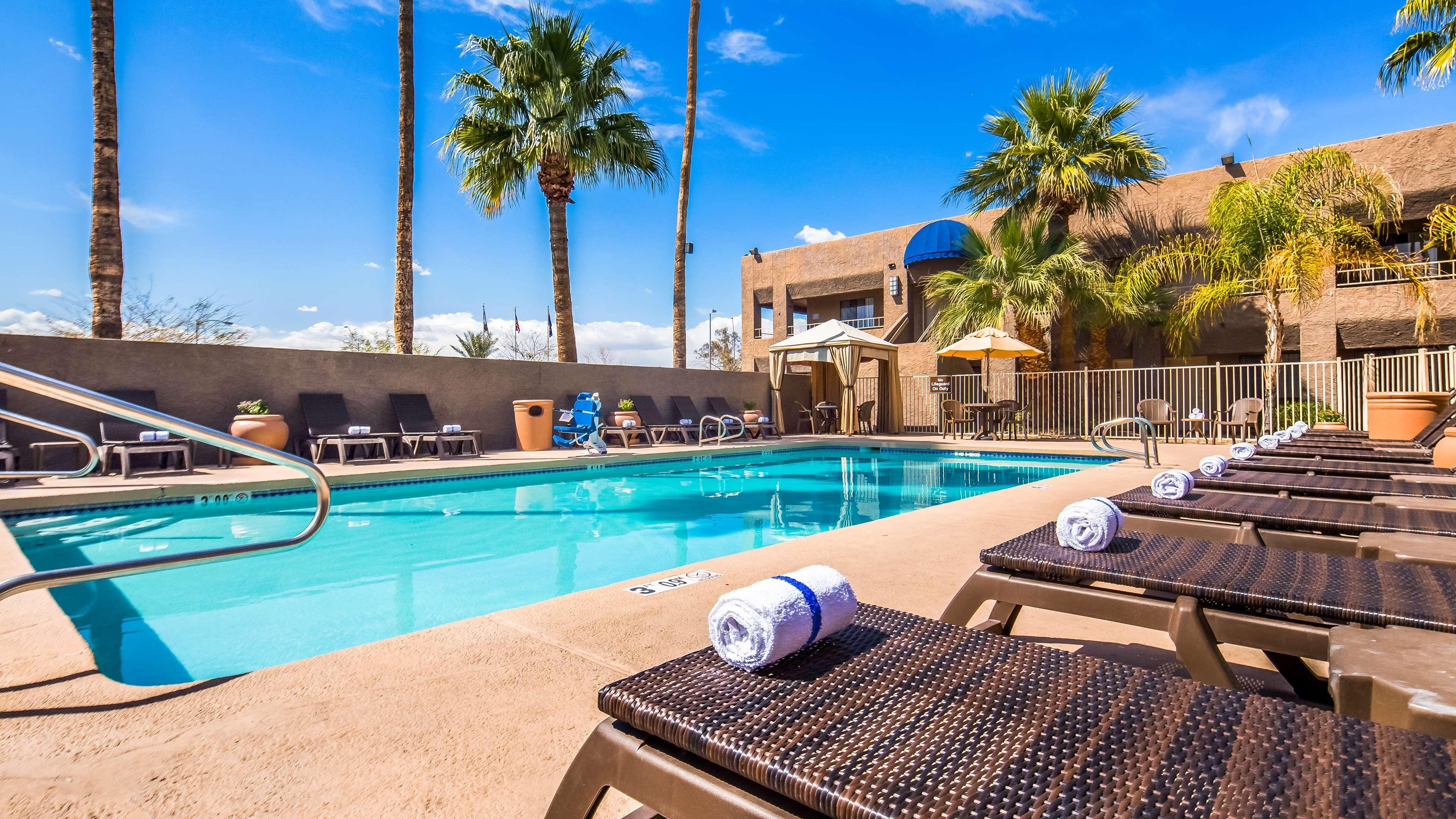 Best Western Innsuites Phoenix Hotel & Suites Exteriör bild