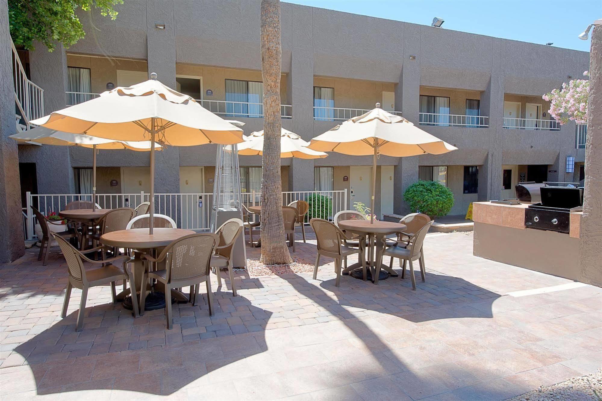 Best Western Innsuites Phoenix Hotel & Suites Exteriör bild